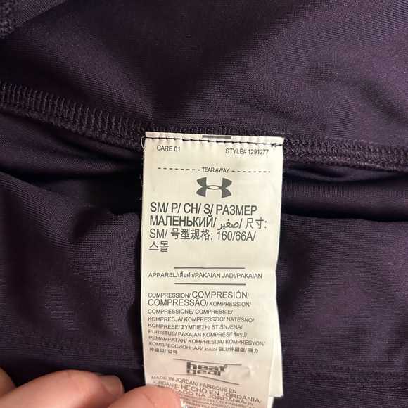 Women’s purple compression HeatGear athletic capri leggings - Picture 3 of 3